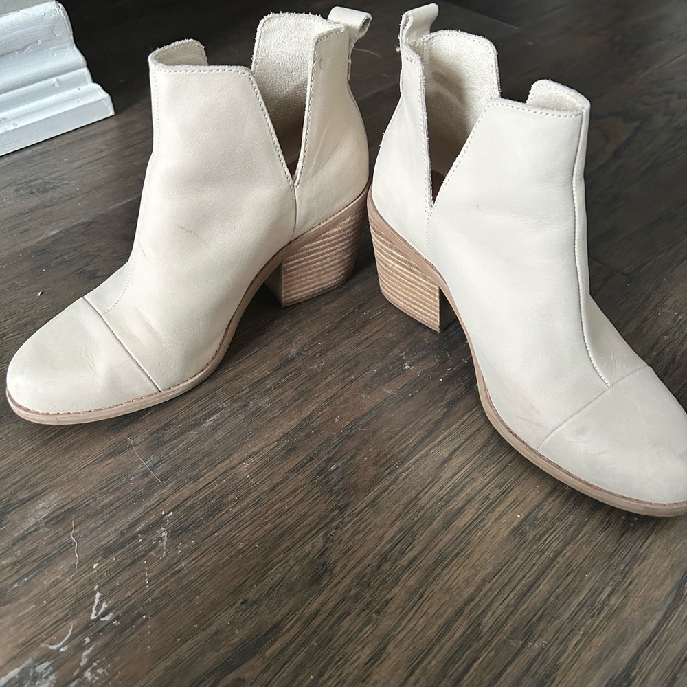 Toms Light Beige Ankle Booties